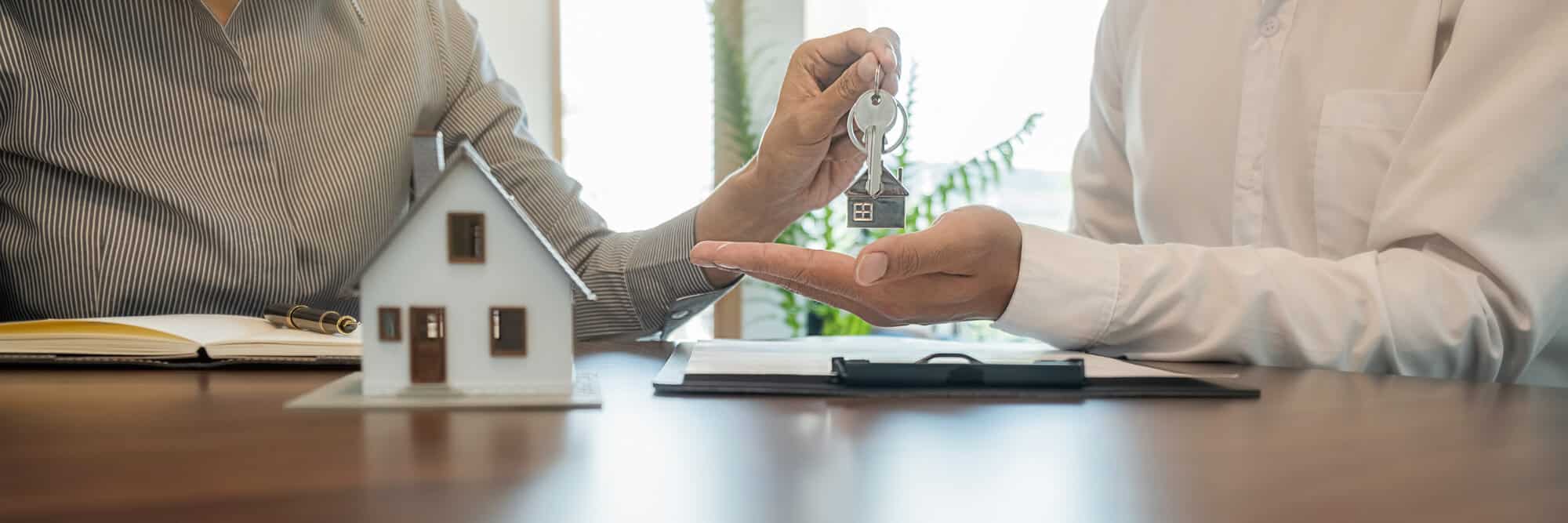 Eagle Cash Buyers representative receiving house keys from homeowner after a fast cash purchase