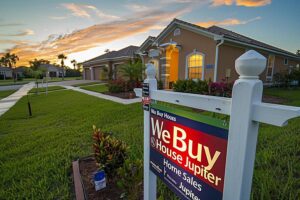 Alt text: "Discover the benefits: We buy houses Jupiter for cash! Make a stress-free sale."