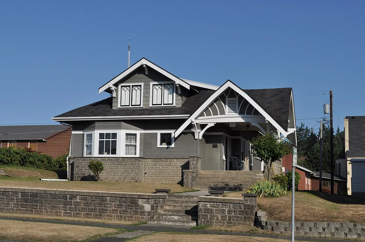Home in the Aberdeen, WA area