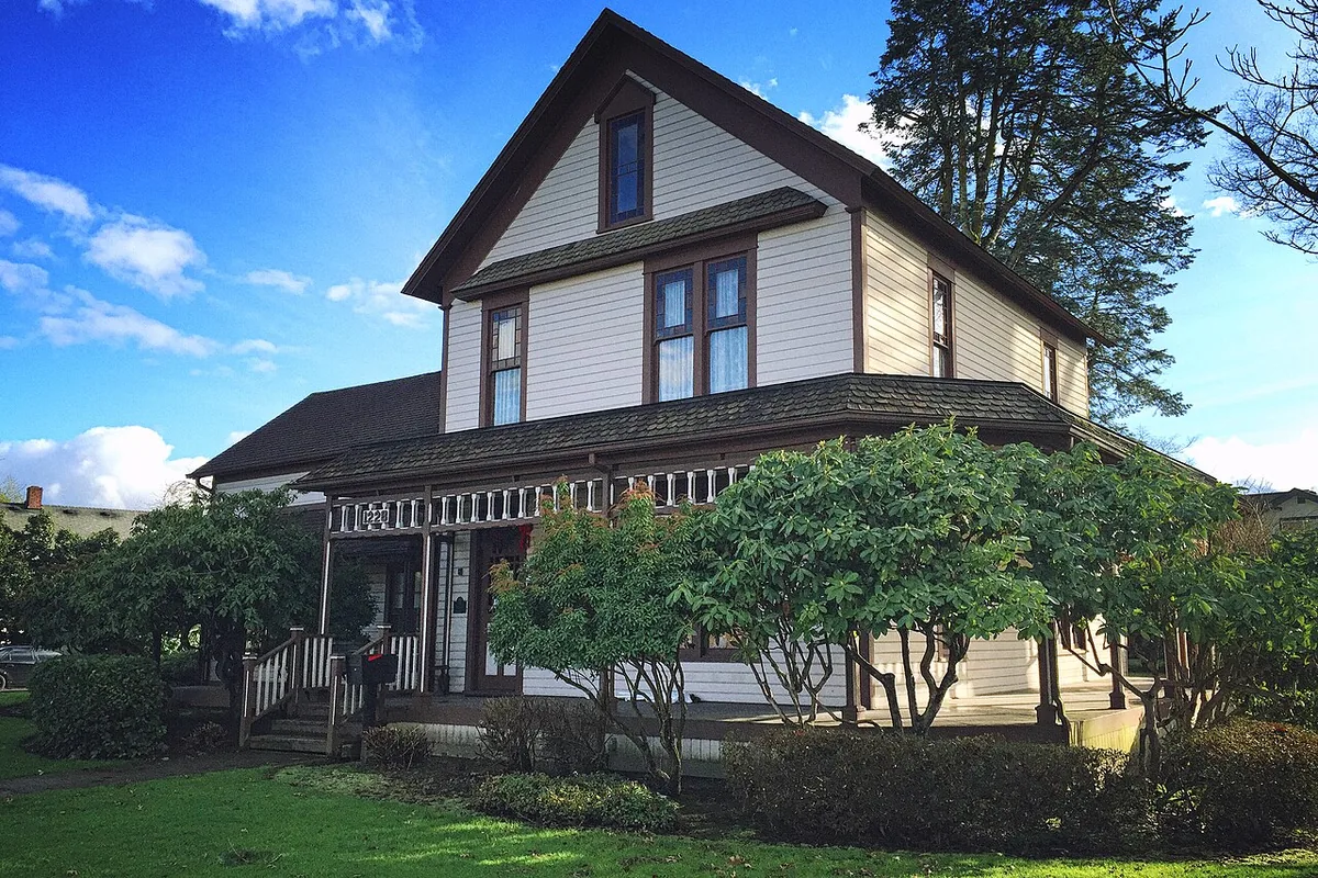 Home in the Sumner, WA area