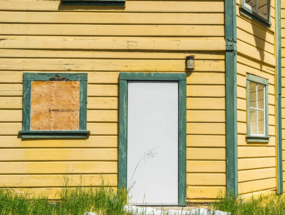 Eagle Cash Buyers vs HomeVestors (We Buy Ugly Houses): How They Compare