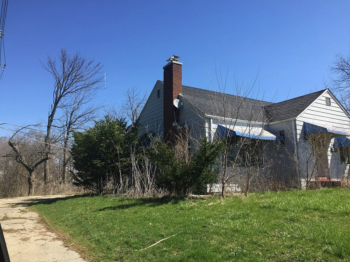 A white frame house in Illinois