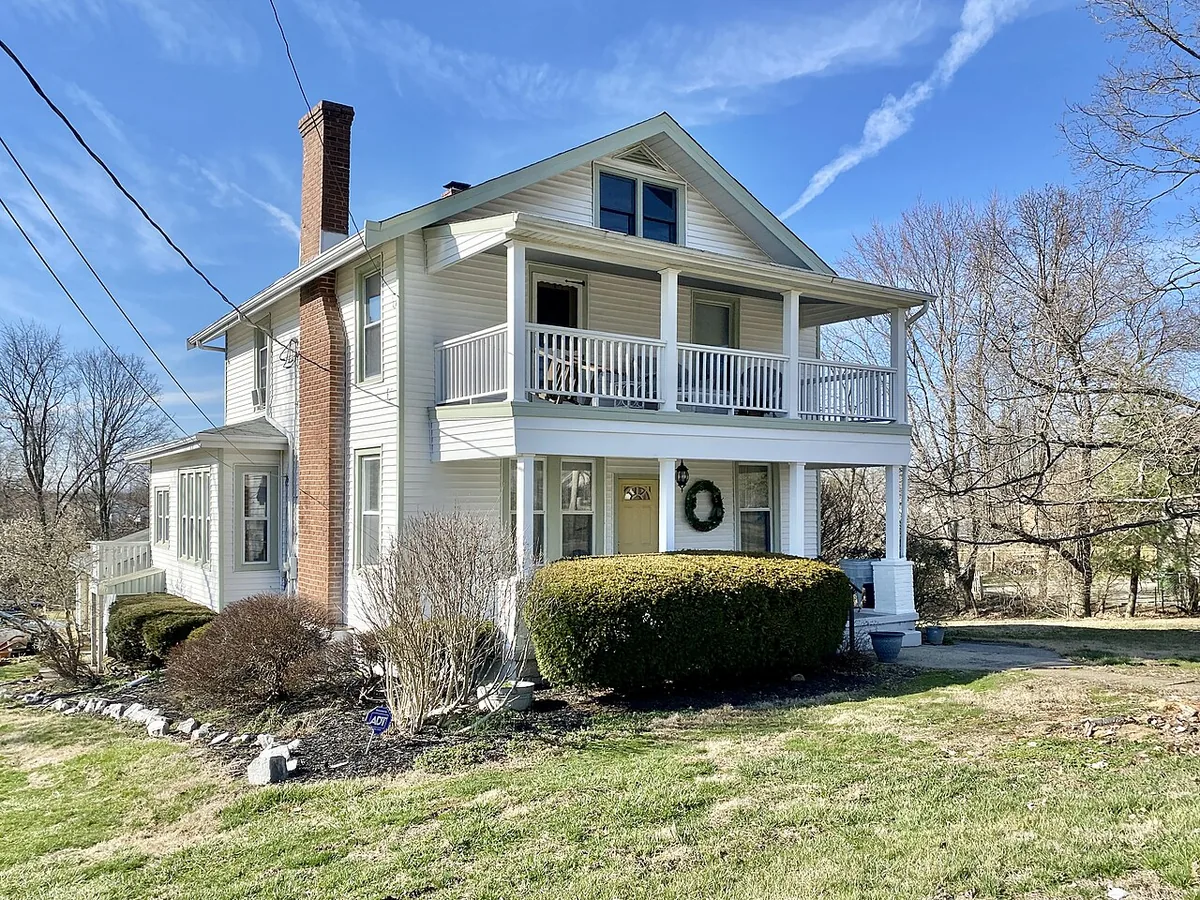 A white frame house in Kentucky