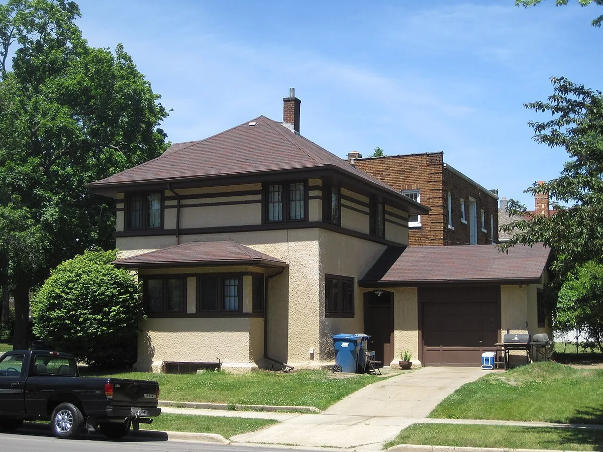 A stucco house in Illinois